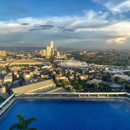 Classy 2Br Suite At Eastwood City With Pool And City Skyline View Manila Exterior foto