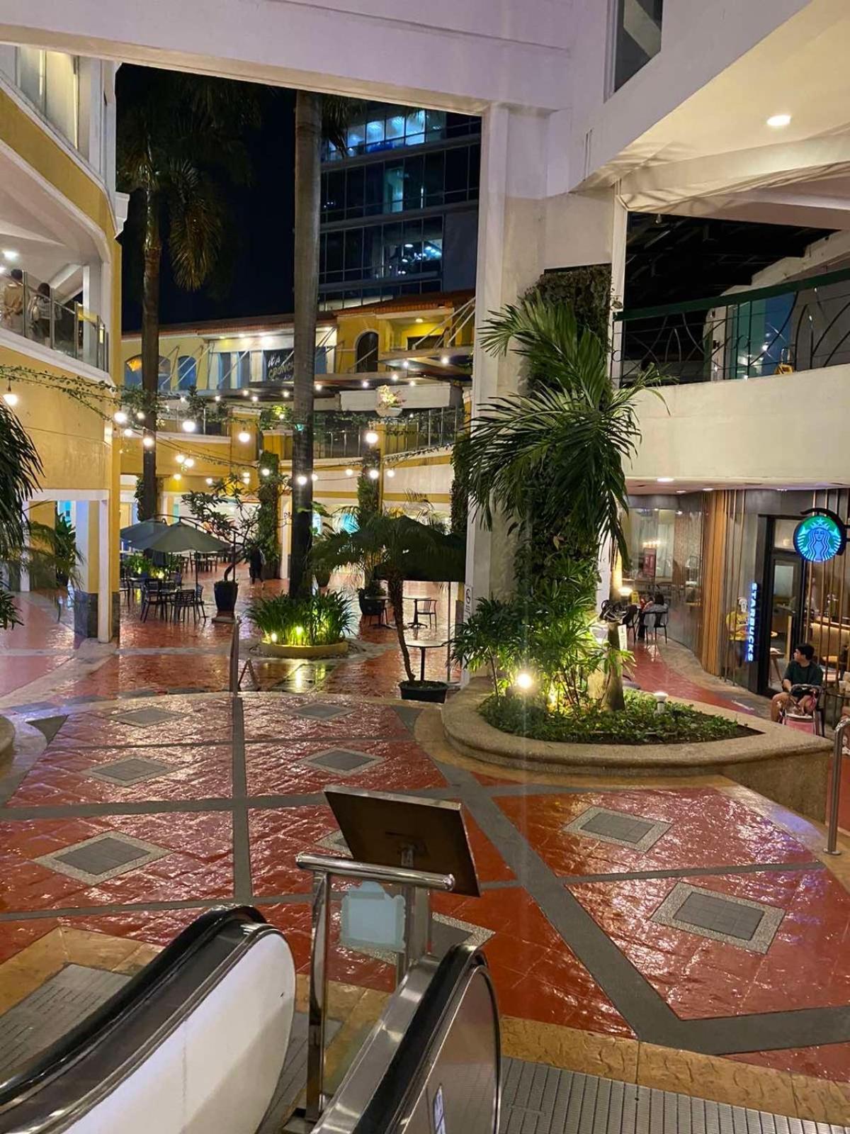 Classy 2Br Suite At Eastwood City With Pool And City Skyline View Manila Exterior foto
